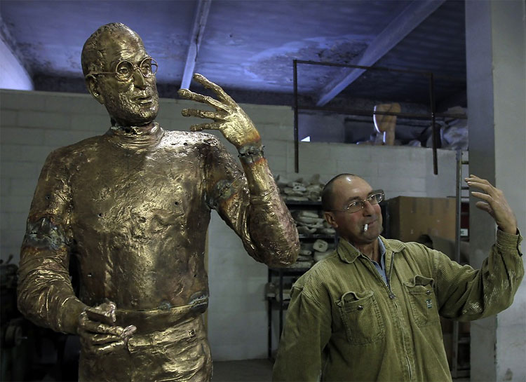 425 pic on Design You Trust 425 Steve Jobs Statue: The Making Of