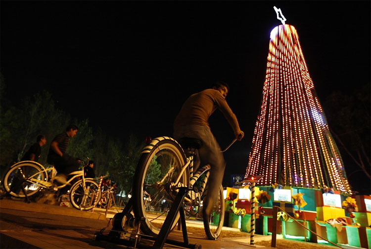 Festivities Begin: Some Arresting Christmas Sights from Around the World 471 Festivities Begin: Some Arresting Christmas Sights from Around the World
