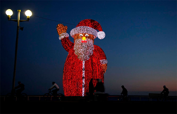 489 Santas of the World 2011