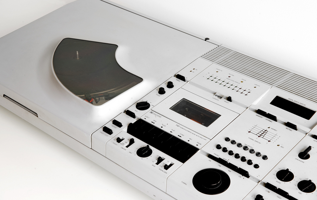 4893099047 2d6e22aa33 b pic on Design You Trust 4893099047 2d6e22aa33 b Sony Wega Concept 51K by Hartmut Esslinger