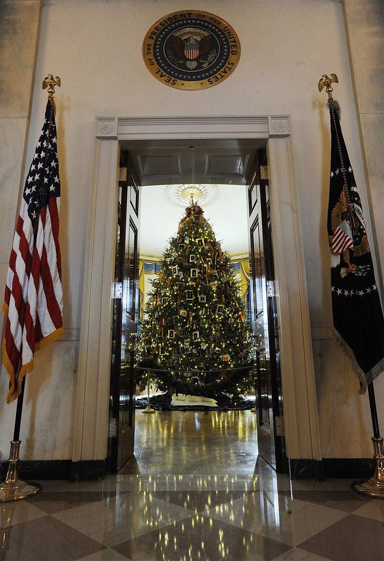 White House Christmas Decoration Honors U.S. Military Service 51 White House Christmas Decoration Honors U.S. Military Service