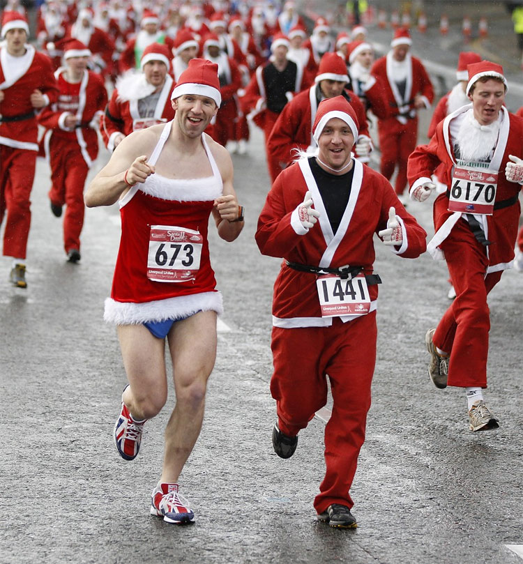 Liverpool Santa Dash 2011: Festive Runners Set World Record 523 Liverpool Santa Dash 2011: Festive Runners Set World Record