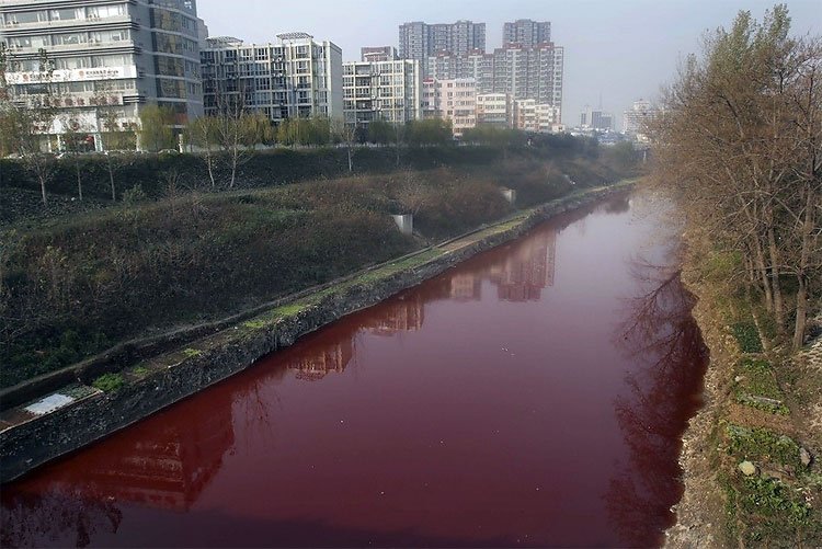 552 Chinas River of Blood: Jian Turns Red After Chemical Dump