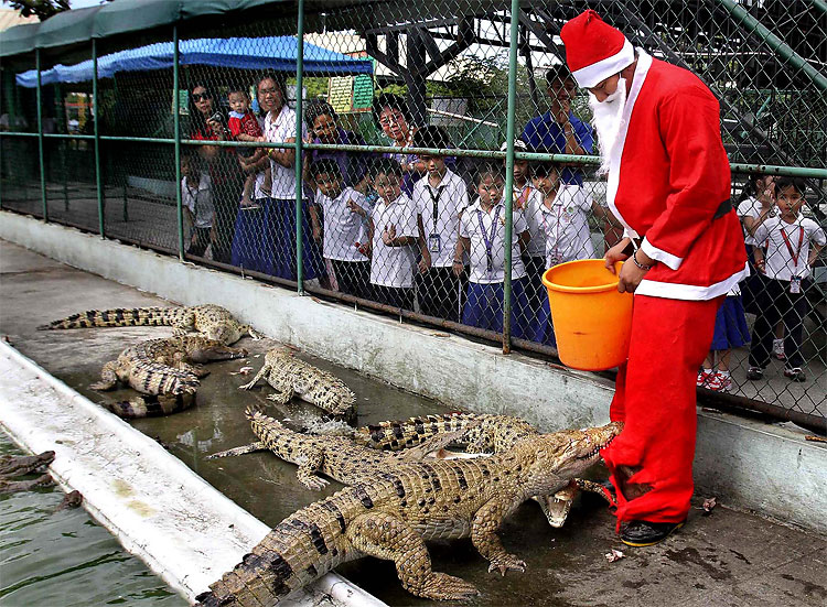 580 Santas of the World 2011