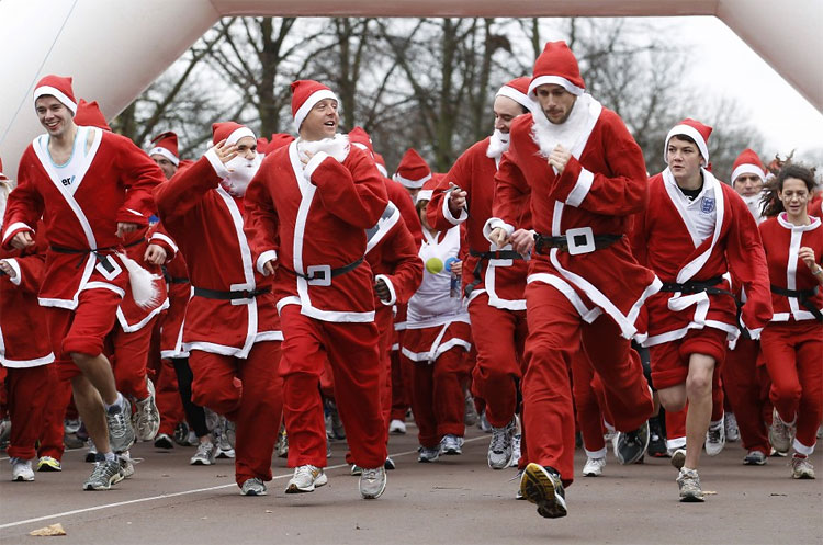 Liverpool Santa Dash 2011: Festive Runners Set World Record 618 Liverpool Santa Dash 2011: Festive Runners Set World Record