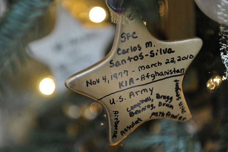 White House Christmas Decoration Honors U.S. Military Service 71 White House Christmas Decoration Honors U.S. Military Service