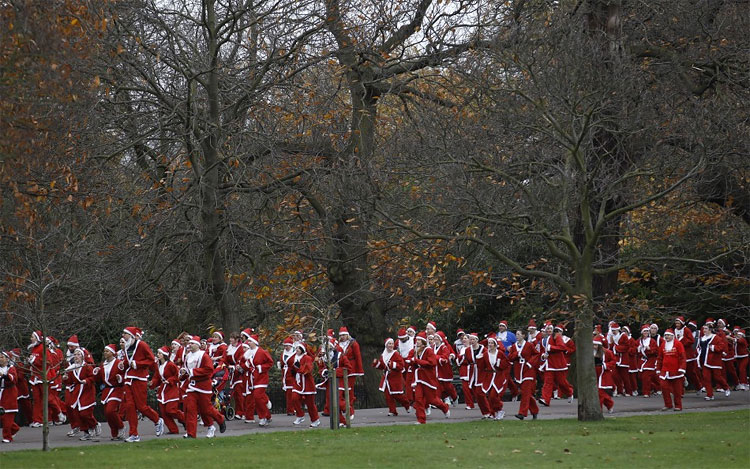 Liverpool Santa Dash 2011: Festive Runners Set World Record 714 Liverpool Santa Dash 2011: Festive Runners Set World Record