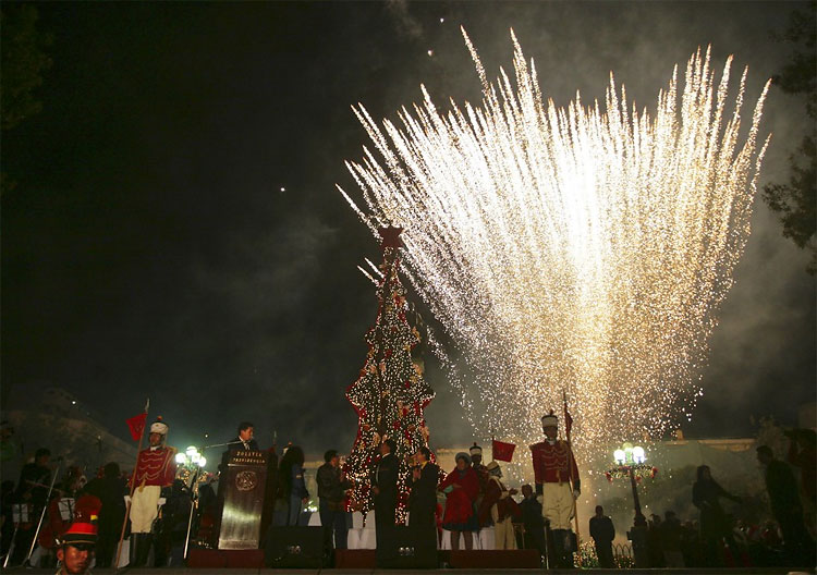 Festivities Begin: Some Arresting Christmas Sights from Around the World 842 Festivities Begin: Some Arresting Christmas Sights from Around the World
