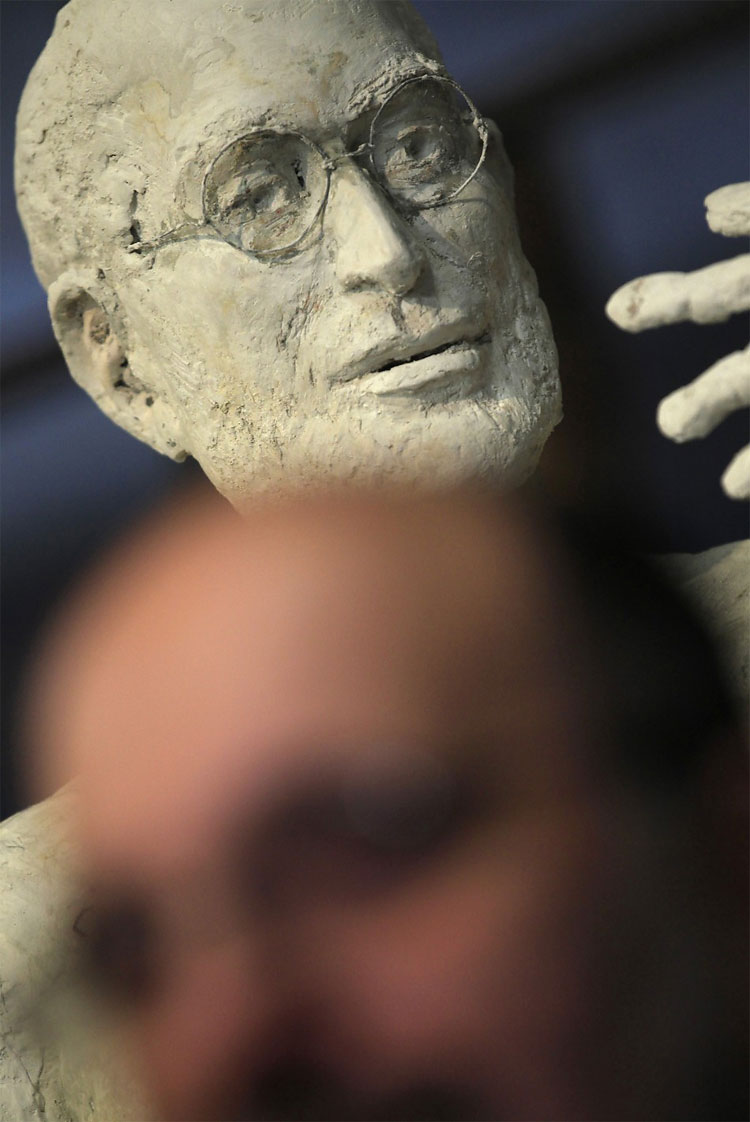 99 pic on Design You Trust 99 Steve Jobs Statue: The Making Of