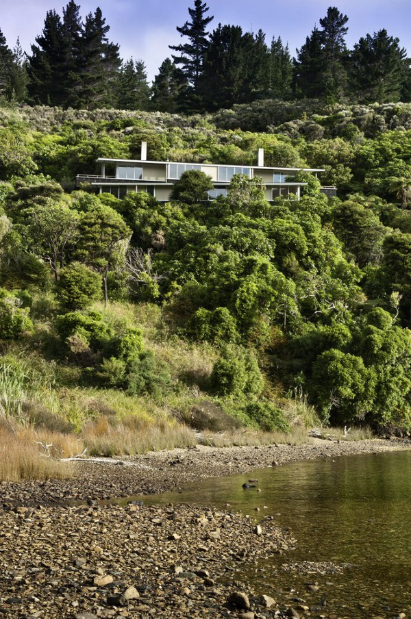 Apple Bay House by Parsonson Architects 1 pic on Design You Trust Apple Bay House by Parsonson Architects 1 Apple Bay House New Zealand