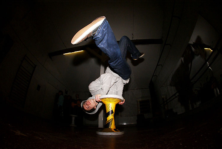 DYT Sporthocker 2 pic on Design You Trust DYT Sporthocker 2 Forget your skateboard and go to the Sporthocker!