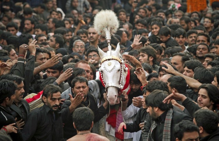 RTR2UVDJ PAK Ashoura 05DEC11 878x568 750x485 RTR2UVDJ PAK Ashoura 05DEC11 878x568