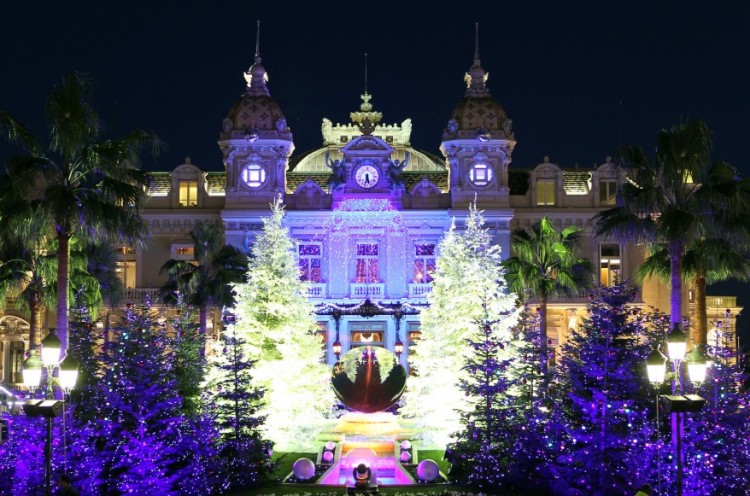Christmas in Monaco afp monaco christmas lights 12Dec11 878x581 750x496 Christmas in Monaco