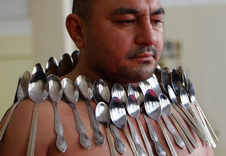 Magnetic man attracts 50 spoons ap georgia magnet man 14Dec11 878x609 750x520 Magnetic man attracts 50 spoons