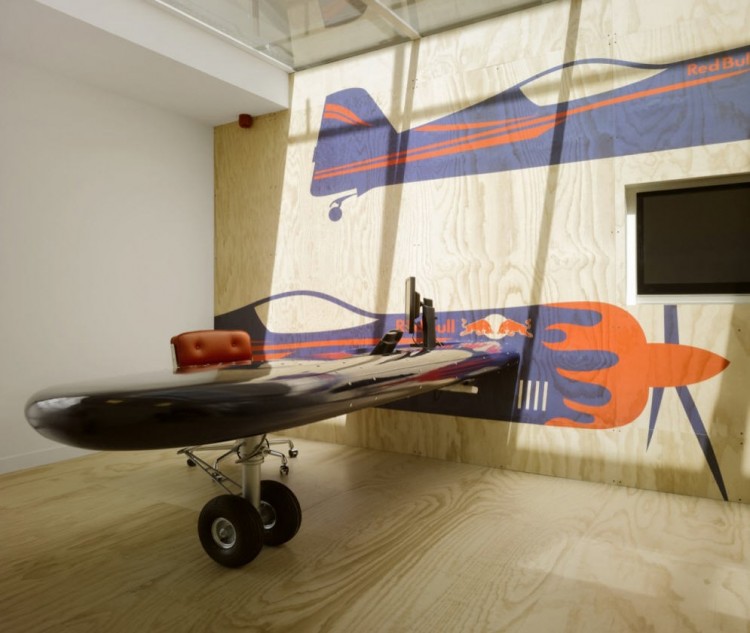 bureau avion redbull 750x633 Red Bull Office 