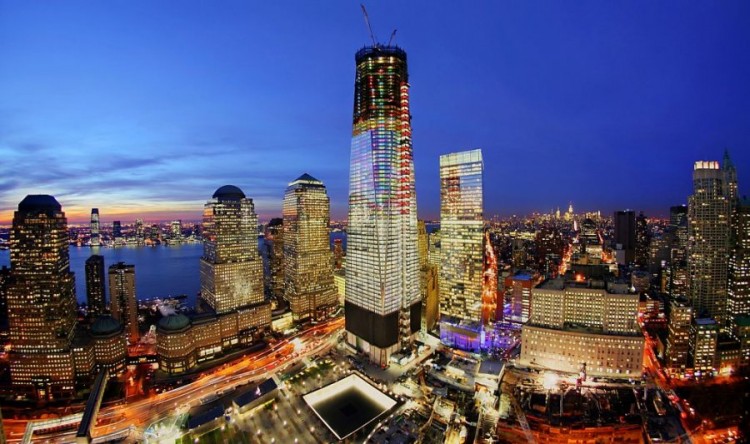 great night shot of 1 wtc dec 12 750x444 Stunning Views from The New World Trade Center Tower