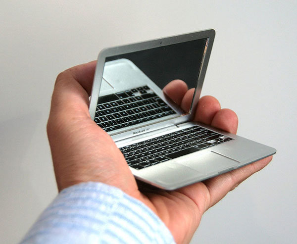 MacBook Air Mirror