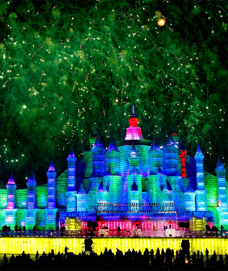 Harbin Ice and Snow Festival 2012: Spectacular Sculptures Pierce Chinas Skies 102 Harbin Ice and Snow Festival 2012: Spectacular Sculptures Pierce Chinas Skies