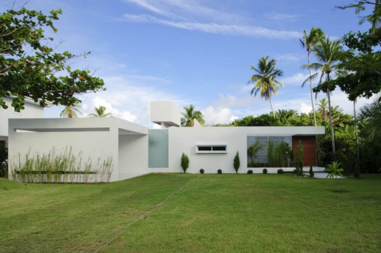 110 750x498 House Carqueija by Bento+Azevedo Architects