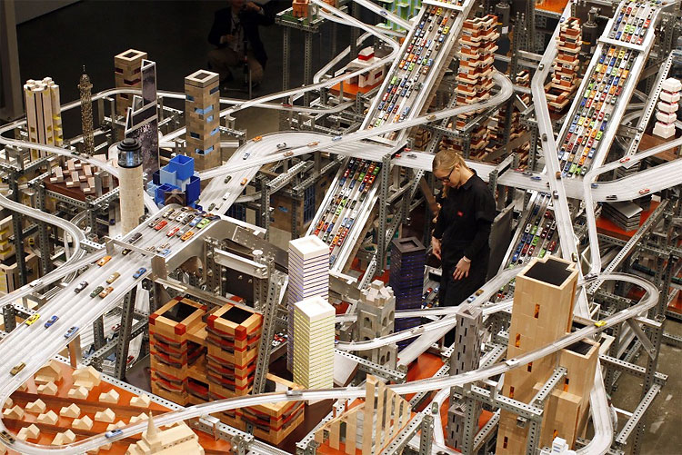 1104 Metropolis II: Artist Creates Futuristic Miniature City in LA