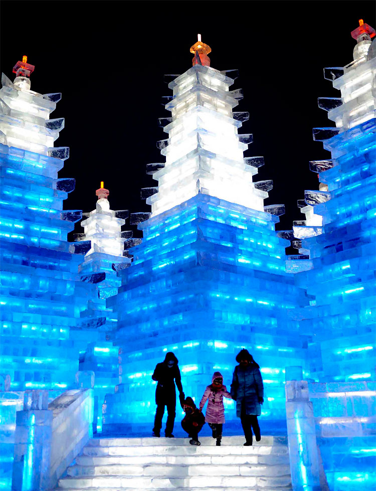 Harbin Ice and Snow Festival 2012: Spectacular Sculptures Pierce Chinas Skies 1110 Harbin Ice and Snow Festival 2012: Spectacular Sculptures Pierce Chinas Skies