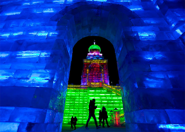 Harbin Ice and Snow Festival 2012: Spectacular Sculptures Pierce Chinas Skies 128 Harbin Ice and Snow Festival 2012: Spectacular Sculptures Pierce Chinas Skies