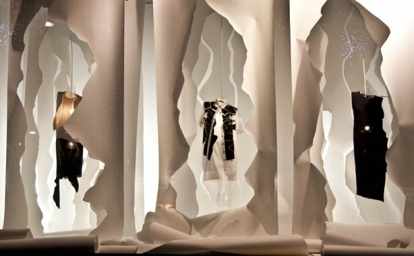 15cbd selfridges uk young creatives windows Adam Andrascik 600x371 Selfridges Vitrine
