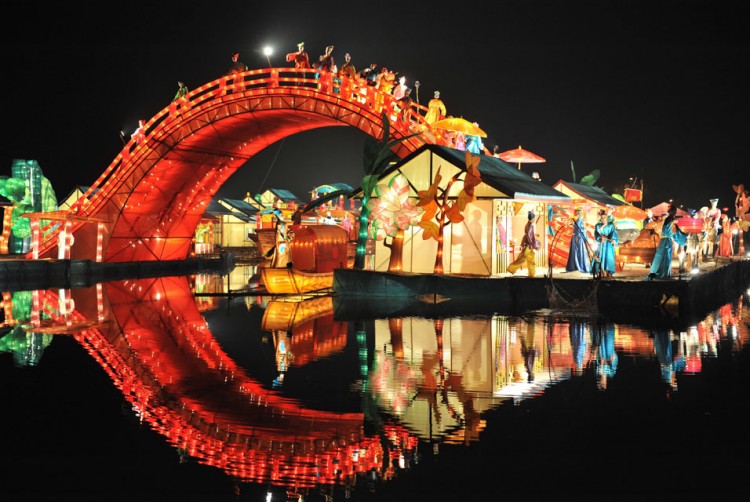 18 06 750x502 pic on Design You Trust 18 06 750x502 Riverside Scene at Qingming Festival, IRL