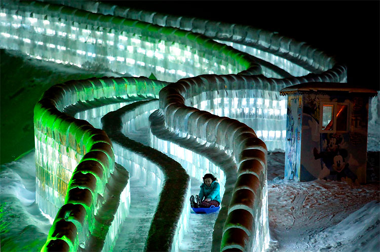 Harbin Ice and Snow Festival 2012: Spectacular Sculptures Pierce Chinas Skies 221 Harbin Ice and Snow Festival 2012: Spectacular Sculptures Pierce Chinas Skies