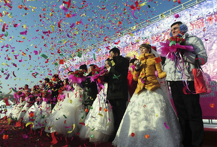18 Couples Say I Do at Chinas Harbin Ice and Snow Festival 2012 230 18 Couples Say I Do at Chinas Harbin Ice and Snow Festival 2012
