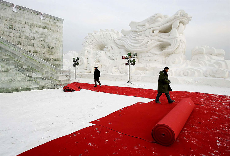 Harbin Ice and Snow Festival 2012: Spectacular Sculptures Pierce Chinas Skies 321 Harbin Ice and Snow Festival 2012: Spectacular Sculptures Pierce Chinas Skies