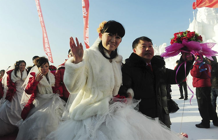 18 Couples Say I Do at Chinas Harbin Ice and Snow Festival 2012 326 18 Couples Say I Do at Chinas Harbin Ice and Snow Festival 2012