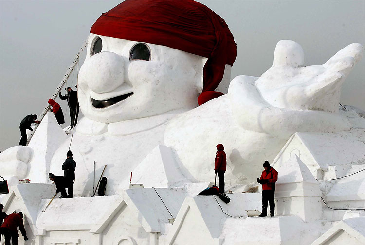 Harbin Ice and Snow Festival 2012: Spectacular Sculptures Pierce Chinas Skies 341 Harbin Ice and Snow Festival 2012: Spectacular Sculptures Pierce Chinas Skies