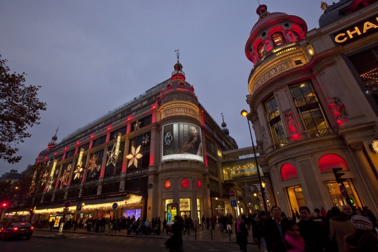 Façade nuit Noël 2011 2 750x500 pic on Design You Trust Façade nuit Noël 2011 2 750x500 Printemps X Mas Windows 2011