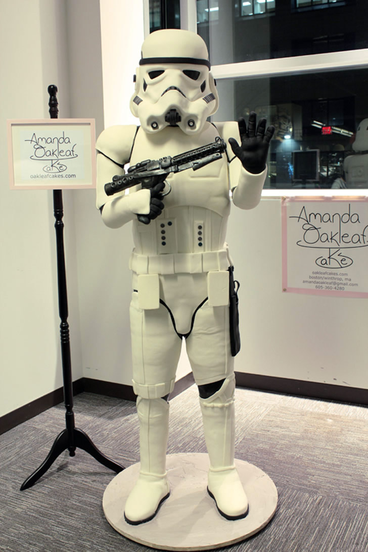oakleaf cake 01 A Life Size Stormtrooper Cake