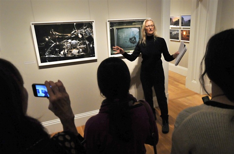 pb 120124 annie leibovitz 3p.photoblog900 750x496 pic on Design You Trust pb 120124 annie leibovitz 3p.photoblog900 750x496 Annie Leibovitzs Pilgrimage exhibition