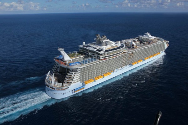 worlds biggest cruise ship allure of the seas royal carr 011 600x399 The Worlds Largest Cruise Ship – Allure of The Seas