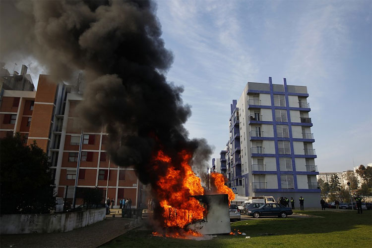 1110 Desperate Portugal Family, Evicted From Trailer, Sets Home on Fire