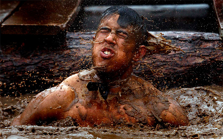 1310 Tough Guy Challenge 2012: Blood, Guts & Glory