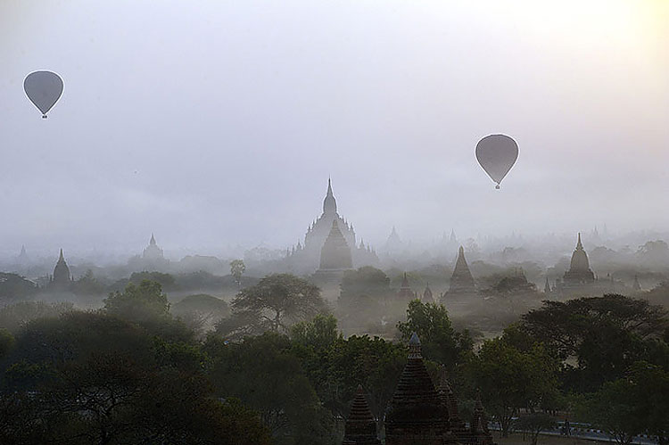 1340 Photo of the Day: Air Balloons at Dawn