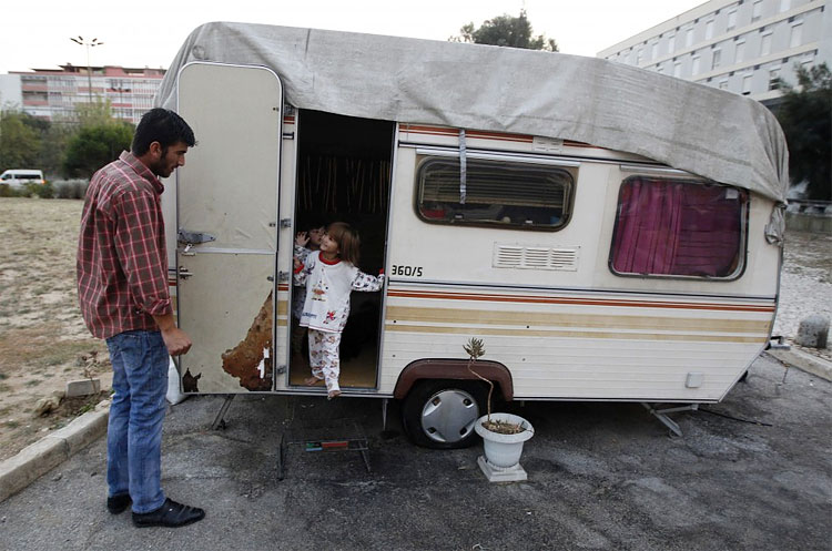 135 Desperate Portugal Family, Evicted From Trailer, Sets Home on Fire