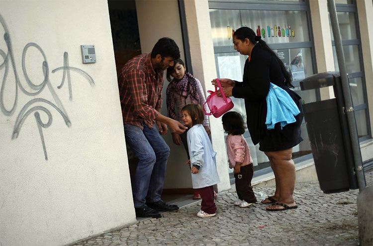 28 Desperate Portugal Family, Evicted From Trailer, Sets Home on Fire
