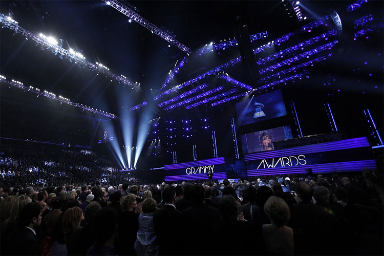 280 Whitney Houston: Tribute to Singer, Photos of Memorials and Mourners