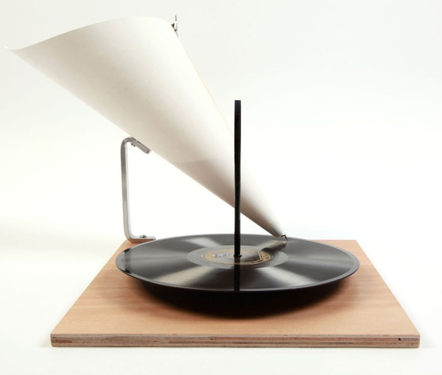 287281509 fcc41c29f3e2 Minimalist Gramophone by Livia Ritthaler