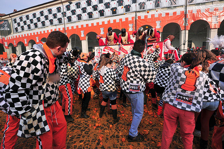 3119 Battle of the Oranges in North Italy
