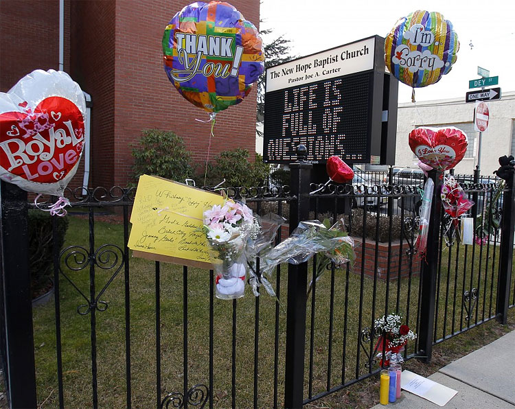 380 Whitney Houston: Tribute to Singer, Photos of Memorials and Mourners