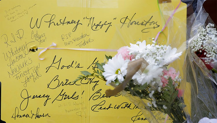 464 Whitney Houston: Tribute to Singer, Photos of Memorials and Mourners