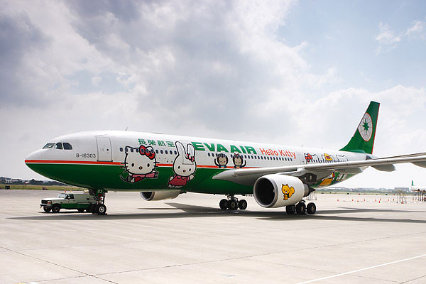 485 Hello Kitty Air Jet by EVA Airways
