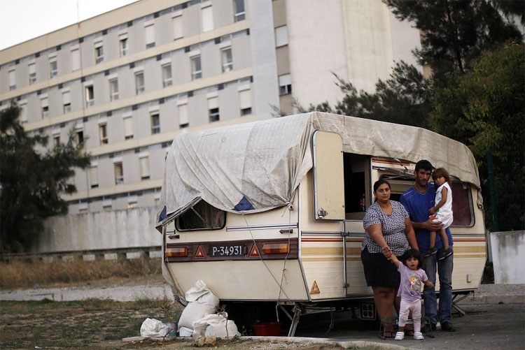 57 Desperate Portugal Family, Evicted From Trailer, Sets Home on Fire
