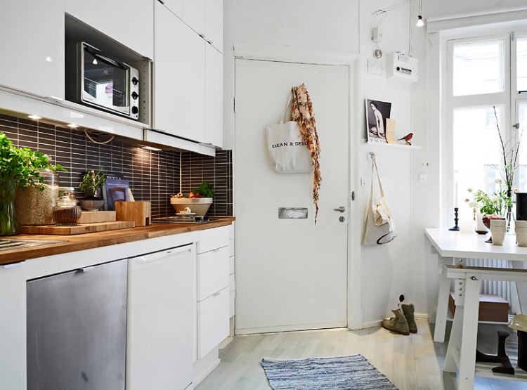 589 750x555 A bright and airy one room apartment with balcony
